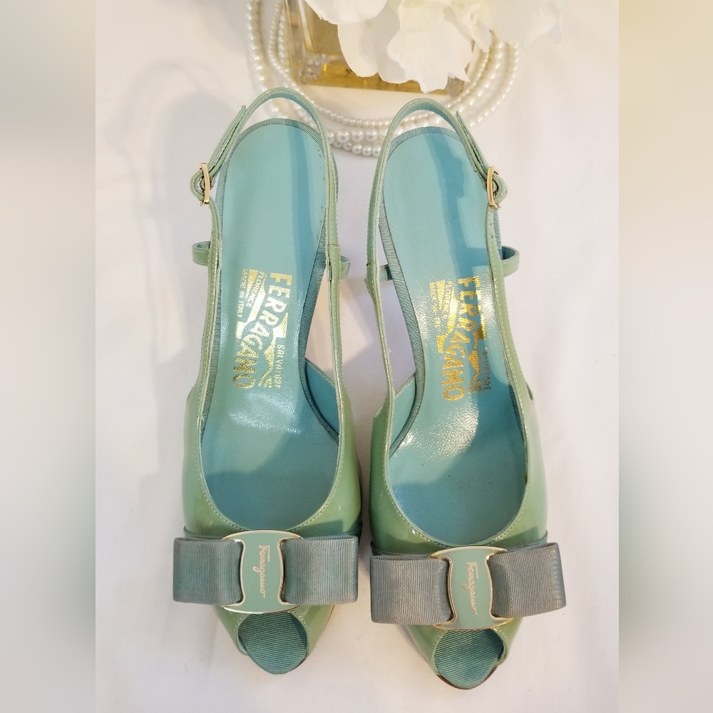 Salvatore Ferragamo Vintage Mint Green Peep Toe Bow Slingback Heels - Picture 4 of 15